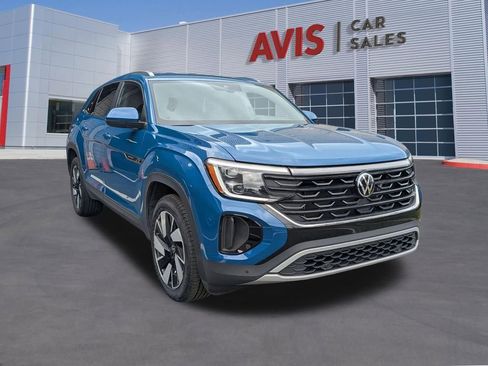 Used 2025 Volkswagen Atlas Cross Sport SE image 3