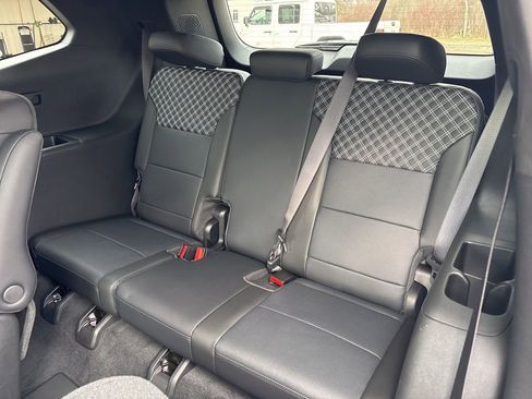 Used 2025 GMC Acadia Denali image 24