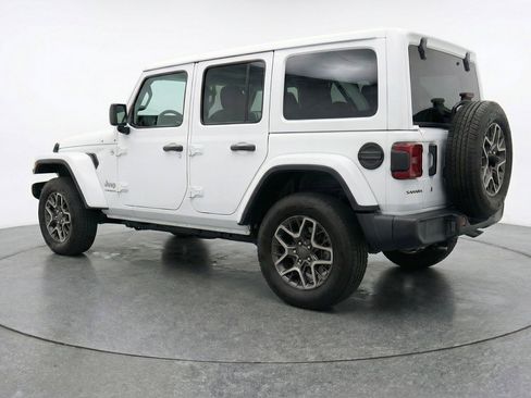 Used 2025 Jeep Wrangler Sahara AWD/4WD image 6