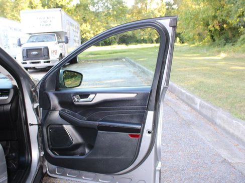 Used 2021 Ford Escape SE w/ Cold Weather Package image 32