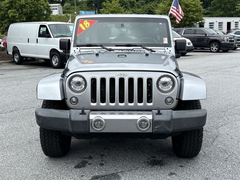 Used 2018 Jeep Wrangler Unlimited Sahara AWD/4WD image 3