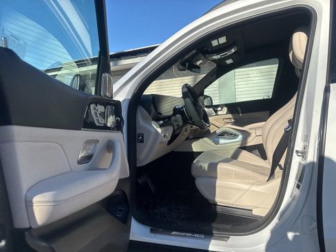 Used 2025 Mercedes-Benz GLS 63 AMG 4MATIC image 6