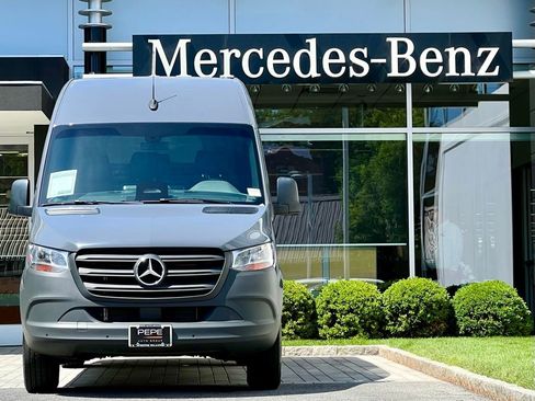 Used 2025 Mercedes-Benz Sprinter 2500 image 2