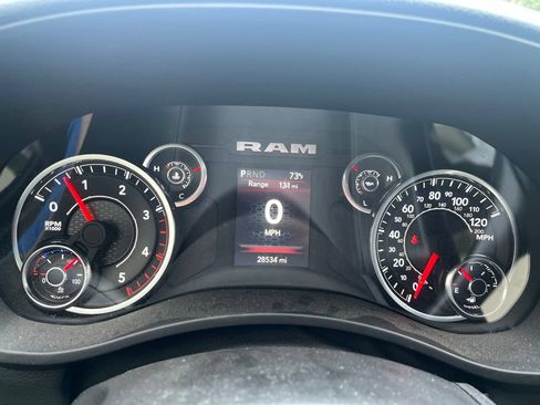 Used 2024 RAM 2500 Tradesman w/ Chrome Appearance Group AWD/4WD image 7