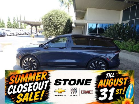 Used 2024 Lincoln Nautilus Reserve w/ Jet Appearance Package (87T) AWD/4WD image 4
