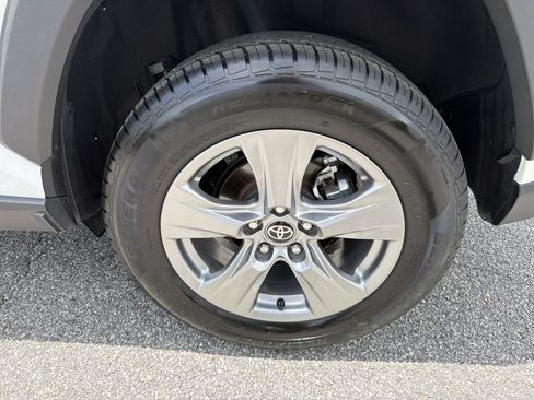 Certified 2025 Toyota RAV4 XLE FWD image 30
