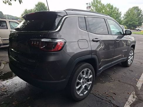 Used 2022 Jeep Compass Latitude AWD/4WD image 9