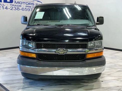 Used 2017 Chevrolet Express 2500 image 3