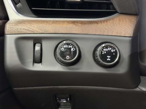 Used 2018 Cadillac Escalade Premium Luxury AWD/4WD image 36