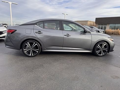 Used 2022 Nissan Sentra SR w/ SR Premium Package image 6