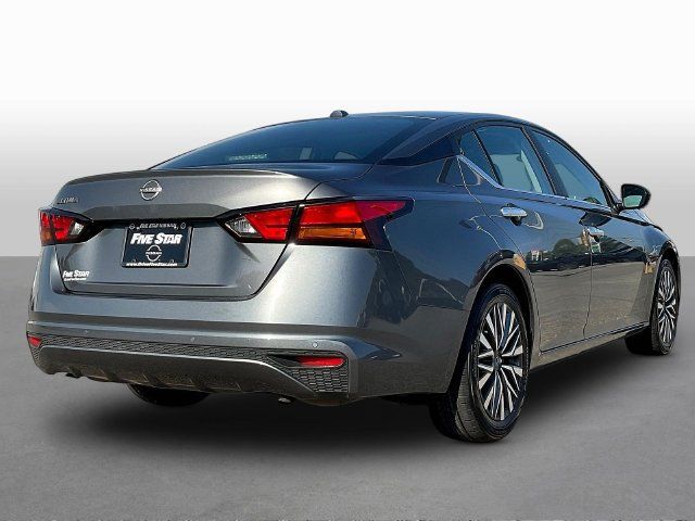 Used 2025 Nissan Altima 2.5 SV FWD image 7