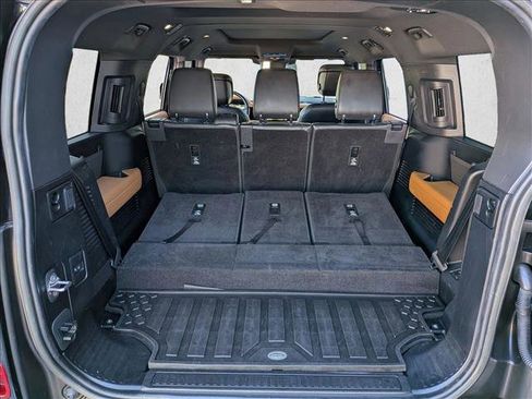 Used 2023 Land Rover Defender 130 X-Dynamic SE image 6