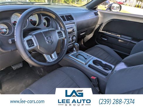 Used 2014 Dodge Challenger SXT image 13