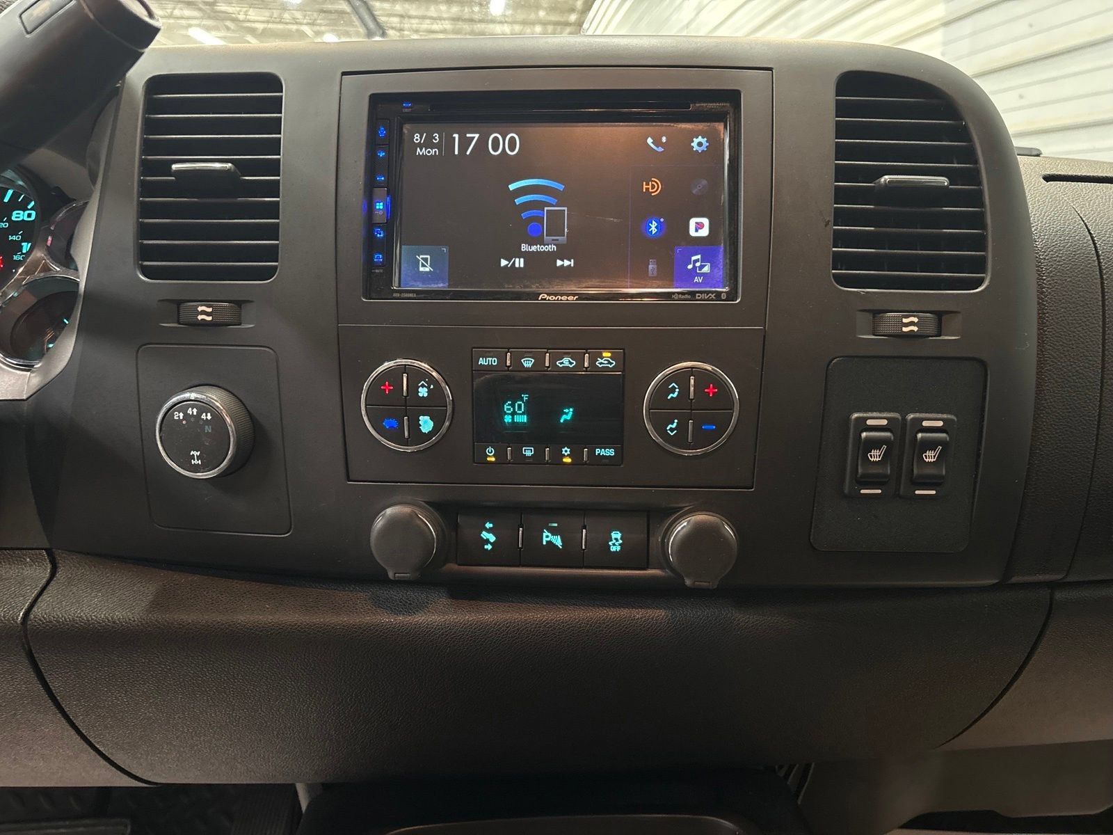 Used 2014 GMC Sierra 2500 SLE w/ SLE Preferred Package AWD/4WD image 21