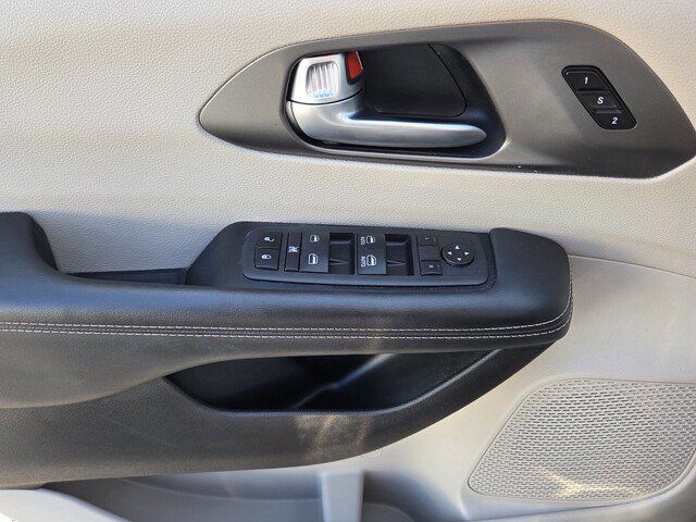 Used 2024 Chrysler Pacifica Touring-L FWD image 30
