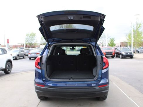 Used 2022 GMC Terrain SLE w/ Driver Convenience Package FWD image 9