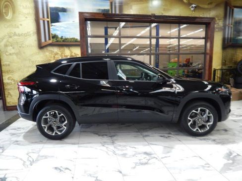 Used 2025 Chevrolet Trax LT w/ Driver Confidence Package image 4