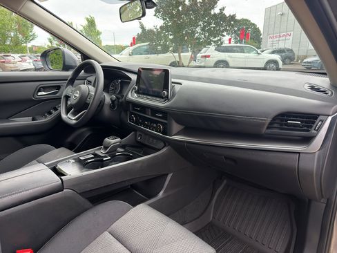 Used 2024 Nissan Rogue SV FWD image 14