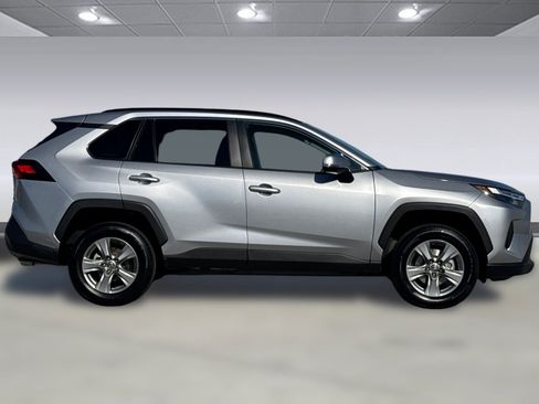 Used 2024 Toyota RAV4 XLE AWD/4WD image 7