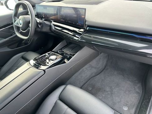 Used 2024 BMW 530i xDrive image 11