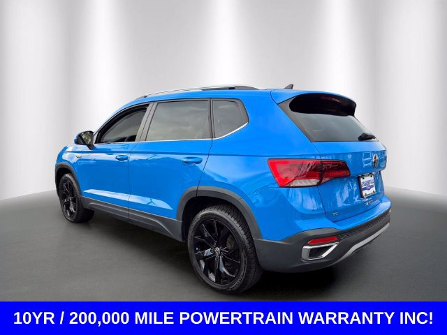 Used 2023 Volkswagen Taos SE w/ Panoramic Sunroof Package FWD image 3