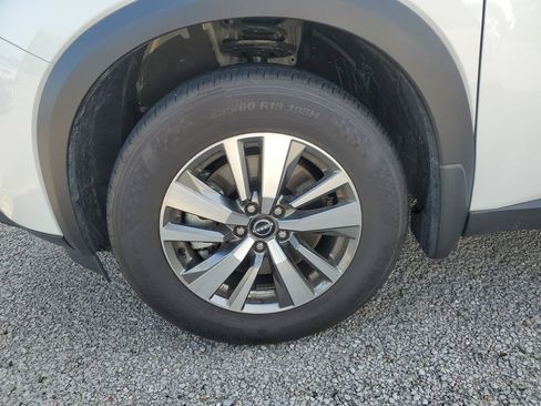 Certified 2025 Nissan Pathfinder SL AWD/4WD image 6