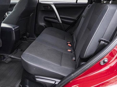 Used 2018 Toyota RAV4 LE image 22