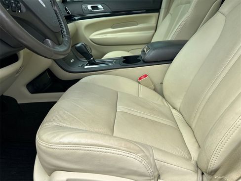 Used 2019 Lincoln MKT AWD image 10