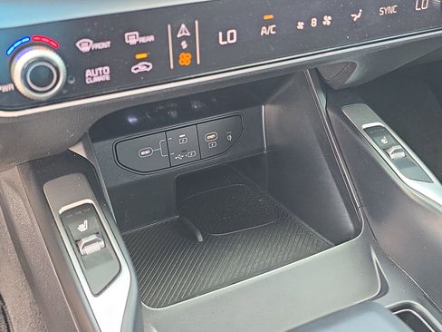 Certified 2024 Kia Sorento S w/ Panoramic Sunroof Package FWD image 27