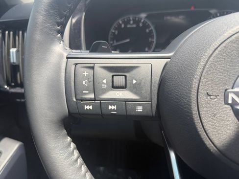 Used 2025 Nissan Pathfinder SV FWD image 23