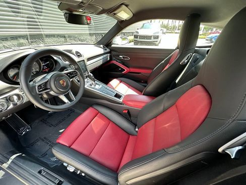 Certified 2022 Porsche 718 Cayman S RWD image 4