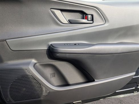 Used 2025 Toyota Prius LE image 33