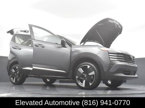 Used 2025 Nissan Kicks SR w/ Illumination Package AWD/4WD image 32