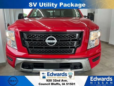 Used 2024 Nissan Titan SV w/ SV Convenience Package AWD/4WD image 3