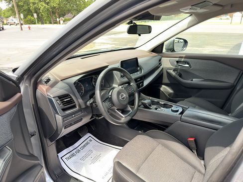 Used 2023 Nissan Rogue SV AWD/4WD image 17