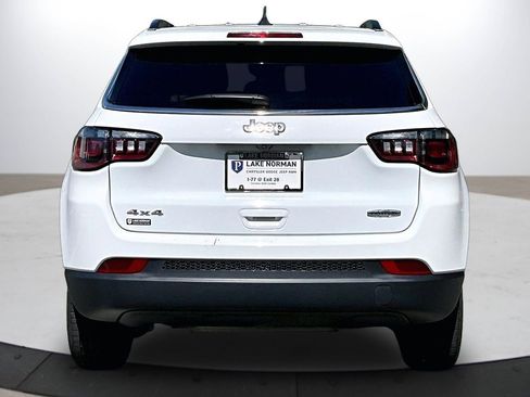 Used 2024 Jeep Compass Latitude image 8