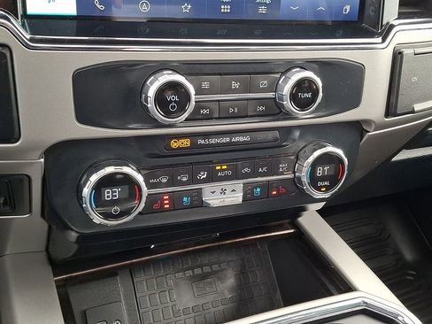 Used 2022 Ford F350 Lariat w/ Black Appearance Package image 18