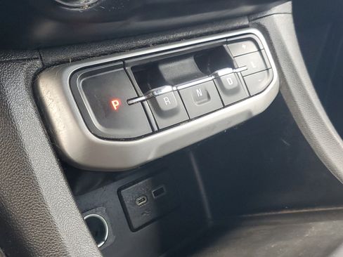 Used 2023 GMC Acadia SLE FWD image 28