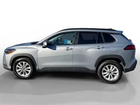 Used 2024 Toyota Corolla Cross LE image 2