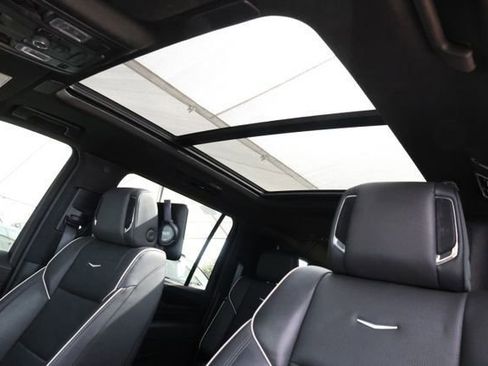 Certified 2024 Cadillac Escalade ESV Premium Luxury image 9