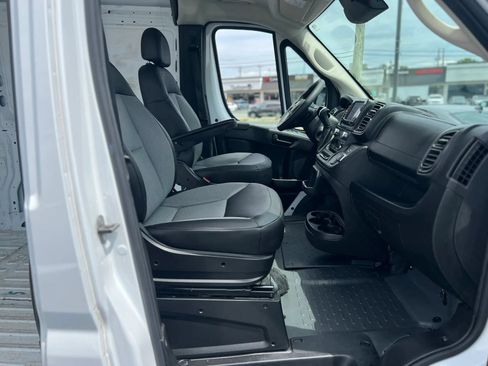 Used 2025 RAM ProMaster 2500 w/ Convenience Group FWD image 12