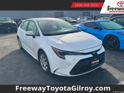 Used 2025 Toyota Corolla LE image 1