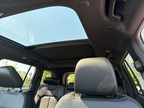 New 2026 Jeep Grand Cherokee Limited w/ Luxury Tech Group II AWD/4WD image 9