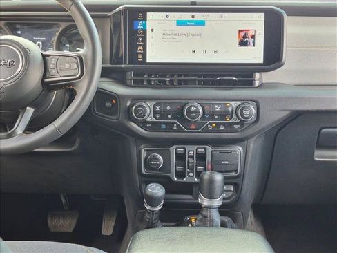 Used 2024 Jeep Wrangler Unlimited w/ Convenience Group AWD/4WD image 14