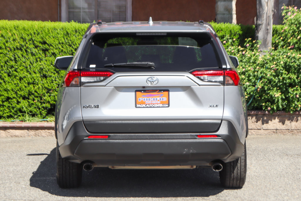 Used 2019 Toyota RAV4 XLE FWD image 7
