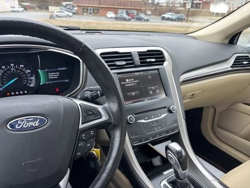 Used 2014 Ford Fusion SE w/ Equipment Group 202A image 11