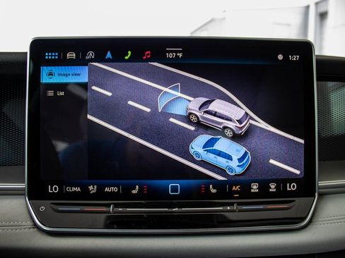 New 2025 Volkswagen Tiguan SE image 39