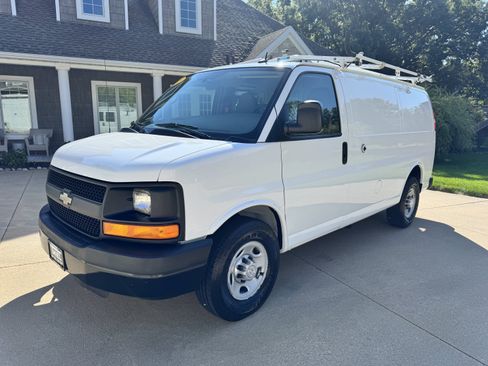 Used 2015 Chevrolet Express 2500 RWD image 1