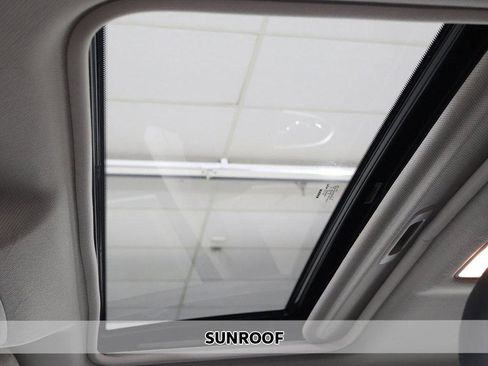 Used 2019 Nissan Sentra SV image 2