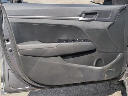 Used 2020 Hyundai Elantra SE w/ Cargo Package (C1) image 10